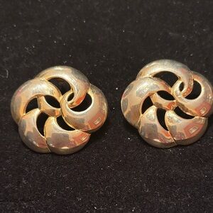 Elegant Gold Swirl Earrings